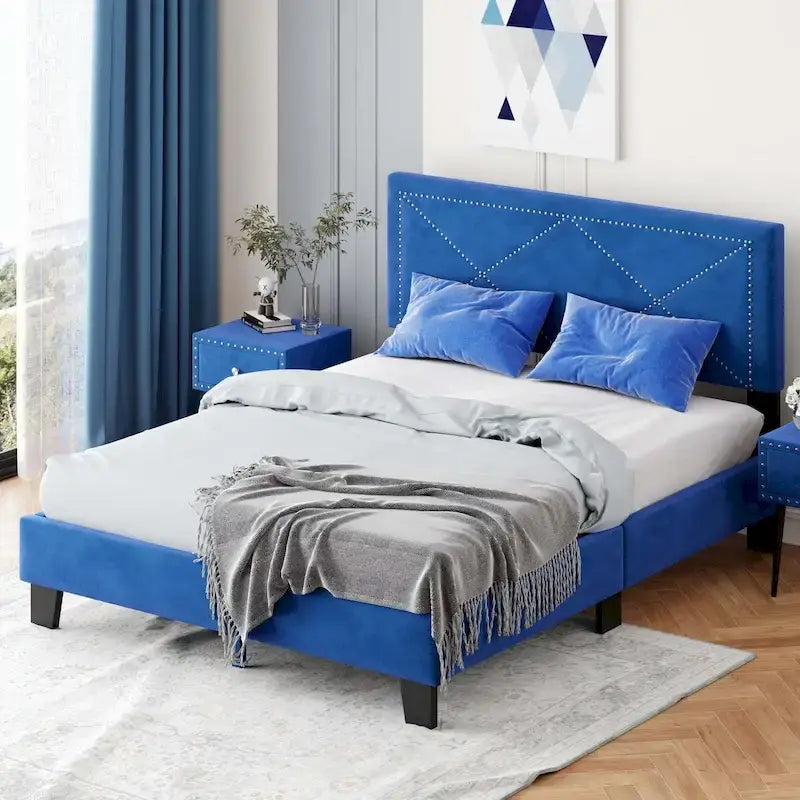 Struttura letto matrimoniale in velluto beige/blu con testiera rivettata, per 2