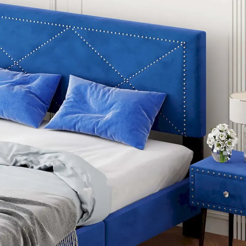 Struttura letto matrimoniale in velluto beige/blu con testiera rivettata, per 2
