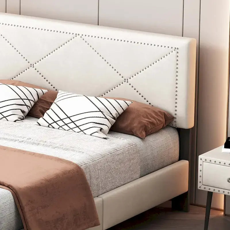 Struttura letto matrimoniale in velluto beige/blu con testiera rivettata, per 2