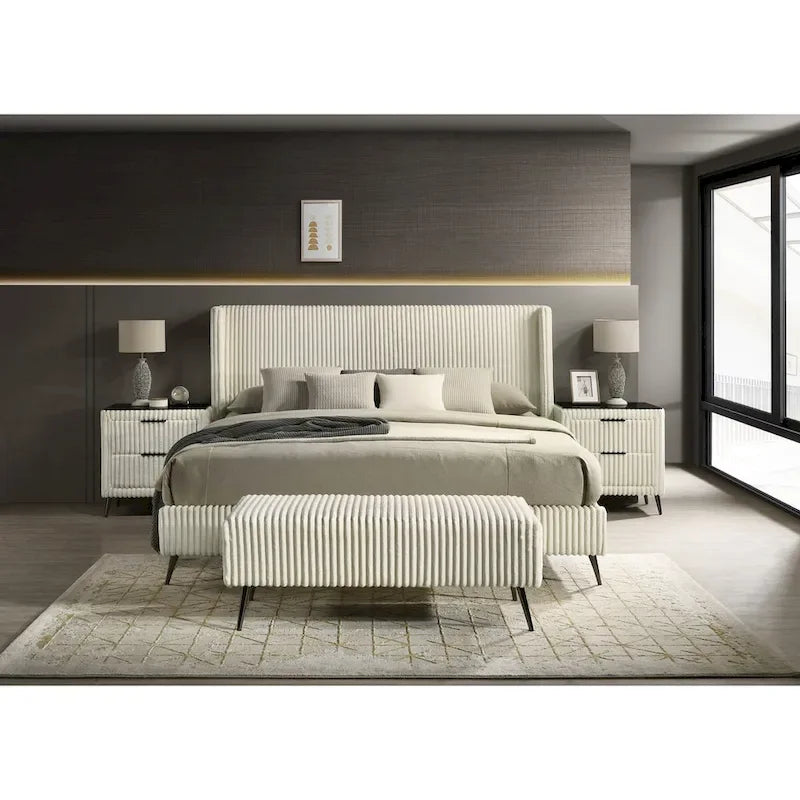 Set letto a pannelli con testiera ad alette in velluto a coste color crema con 2 comodini e panca (Queen/King, 2 persone)