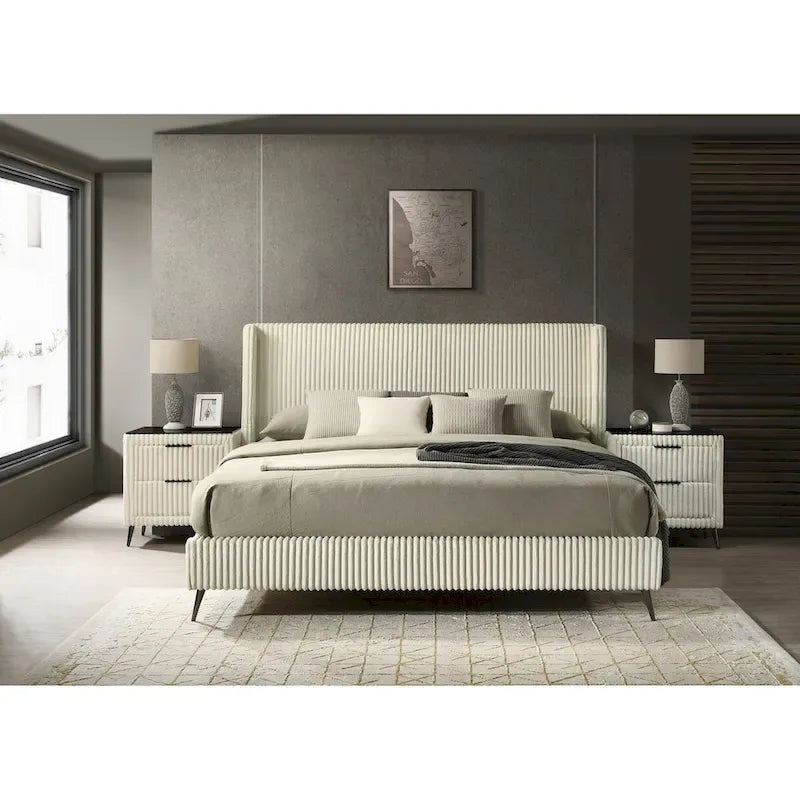 Set letto a pannelli con testiera ad alette in velluto a coste color crema con 2 comodini e panca (Queen/King, 2 persone)