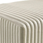 Set letto a pannelli con testiera ad alette in velluto a coste color crema con 2 comodini e panca (Queen/King, 2 persone)
