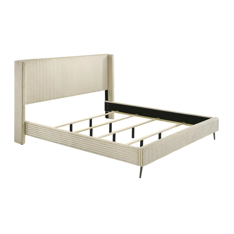 Set letto a pannelli con testiera ad alette in velluto a coste color crema con 2 comodini e panca (Queen/King, 2 persone)