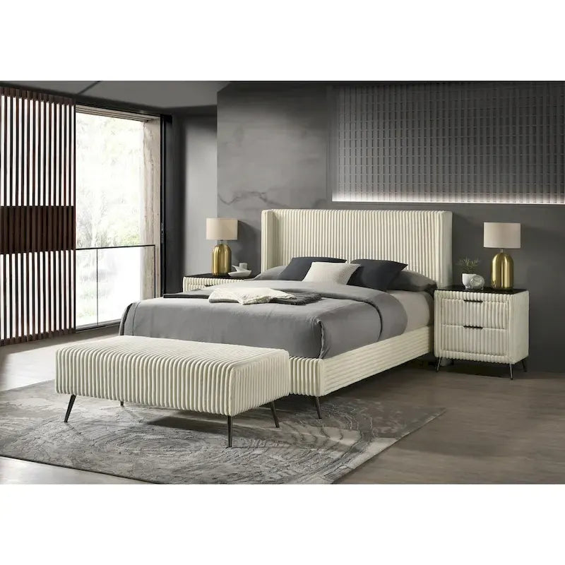 Set letto a pannelli con testiera ad alette in velluto a coste color crema con 2 comodini e panca (Queen/King, 2 persone)