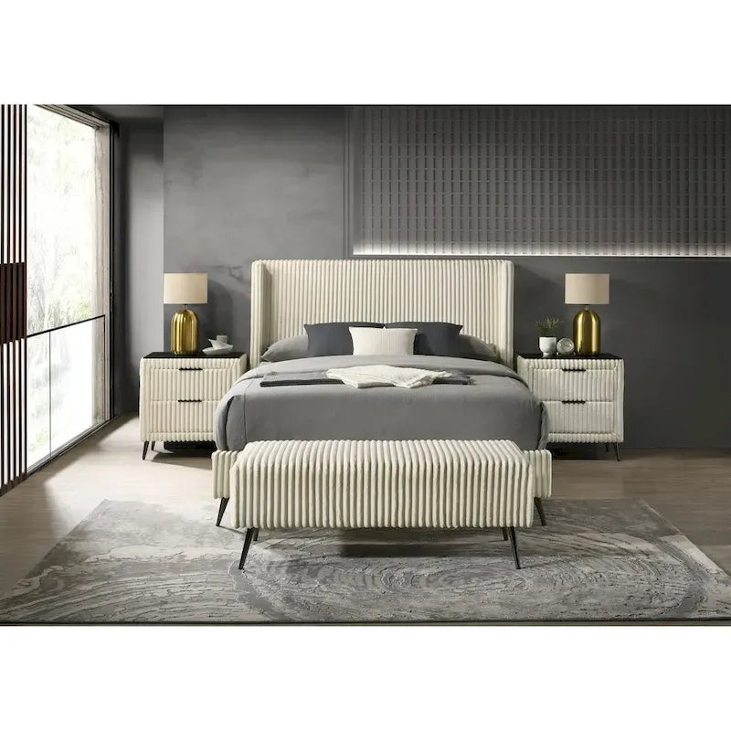 Set letto a pannelli con testiera ad alette in velluto a coste color crema con 2 comodini e panca (Queen/King, 2 persone)