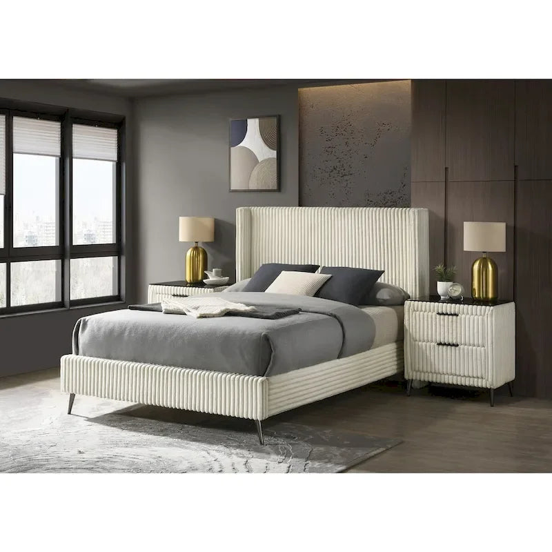 Set letto a pannelli con testiera ad alette in velluto a coste color crema con 2 comodini e panca (Queen/King, 2 persone)