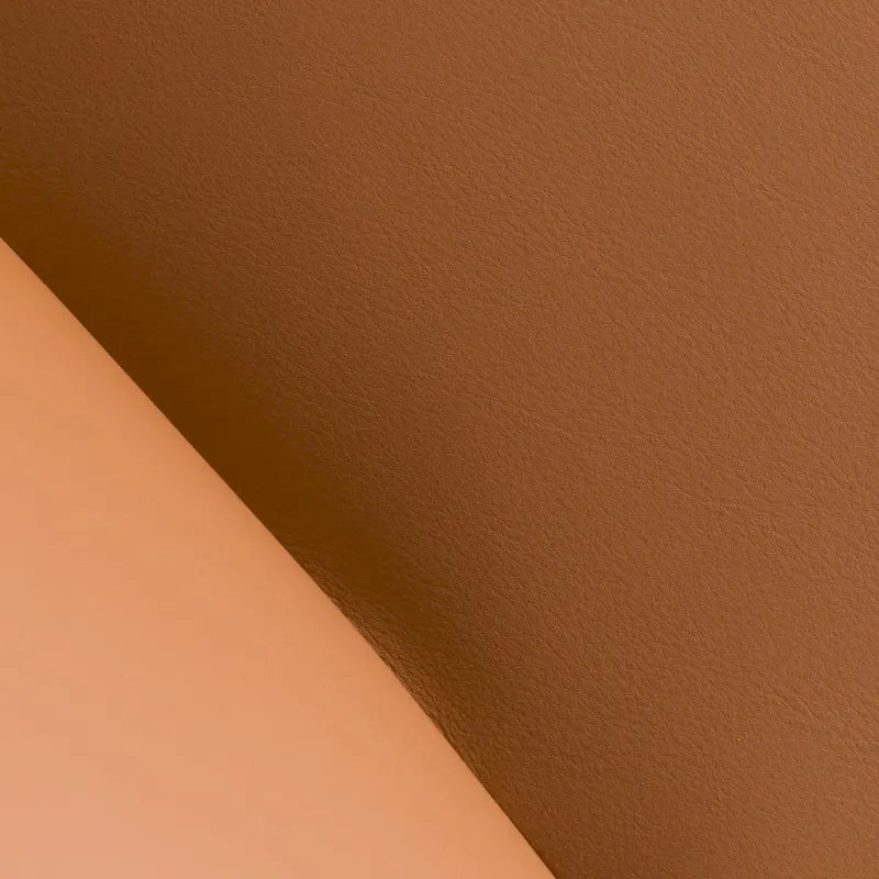 Sedia da ufficio in similpelle vegana color cammello, gambe cromate, monoposto