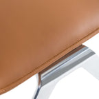 Sedia da ufficio in similpelle vegana color cammello, gambe cromate, monoposto