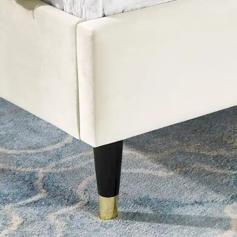 Letto a piattaforma in velluto beige con testiera ad ali, Queen/King, 2 persone